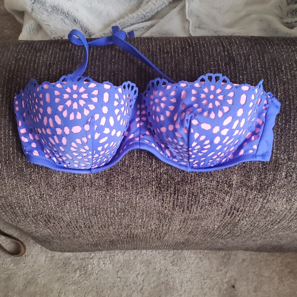 Bikini top.